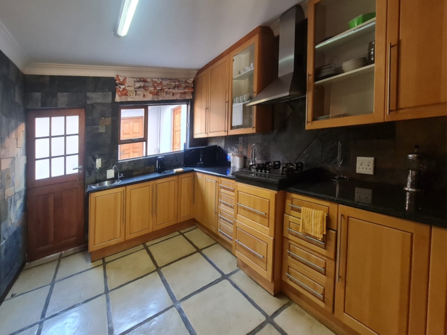 To Let 5 Bedroom Property for Rent in Eagles Landing North West